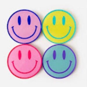 Set a four plexiglass coasters.